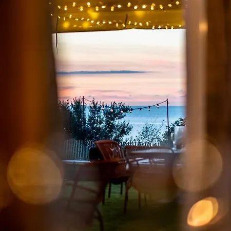 La Chaumiere מלון 4*