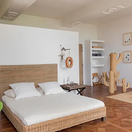 Отель La Chaumiere 4*