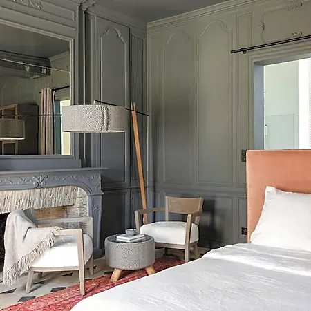 La Chaumière Hotel