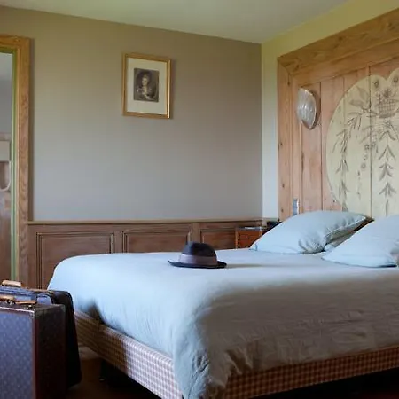 La Chaumière Hotel