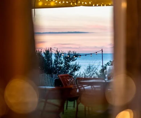 La Chaumiere Hotel 4*